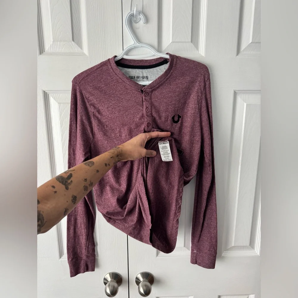 True Religion Graphic Tee Maroon Heather Long Sleeve Henley T-Shirt Small